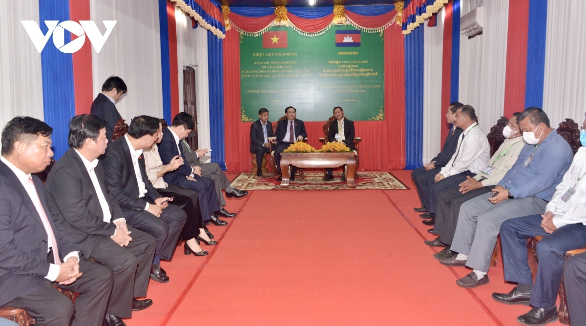 NA leader visits Kampong Thom, meets Vietnamese businesses